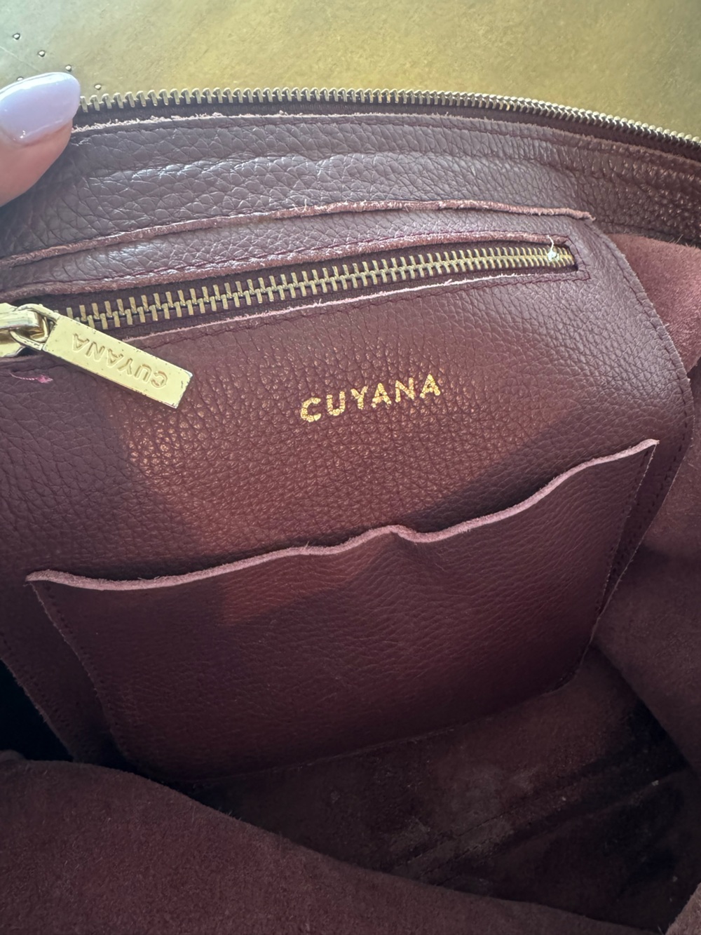 Cuyana Classic Leather Zipper Tote - Burgundy Leather - Picture 7 of 8